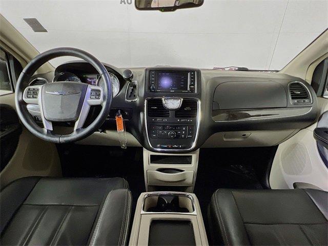 Photo of 2015 Billet Silver Metallic Clearcoat Chrysler Town & Country
