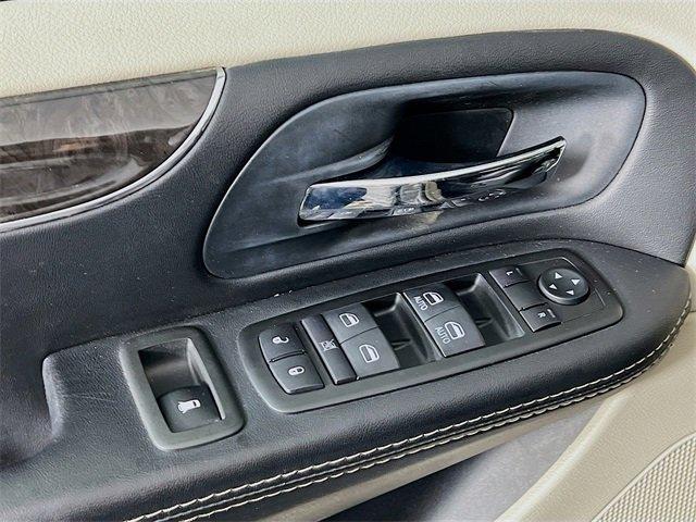 Photo of 2015 Billet Silver Metallic Clearcoat Chrysler Town & Country