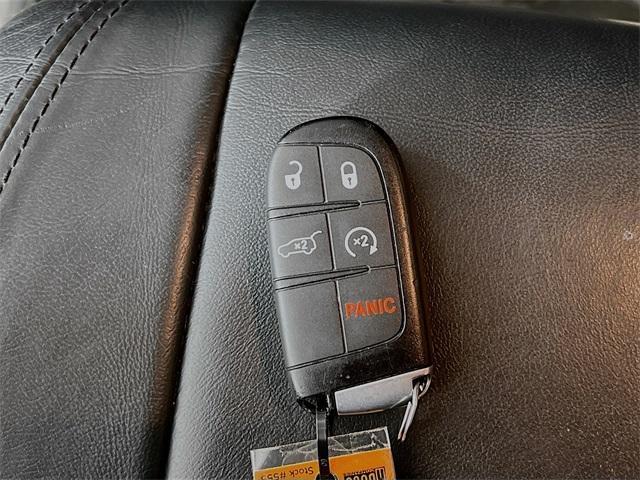 Photo of 2019 DB Black Crystal Clearcoat Dodge Durango