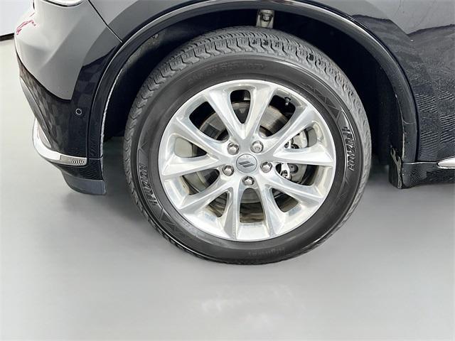 Photo of 2019 DB Black Crystal Clearcoat Dodge Durango