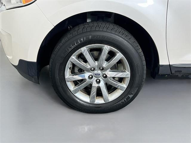 Photo of 2014 White Platinum Tri-Coat Metallic Ford Edge