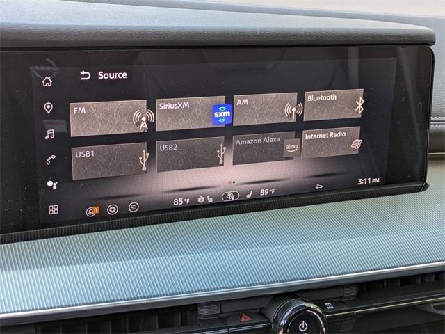 Photo of 2025 White / Black Nissan Murano