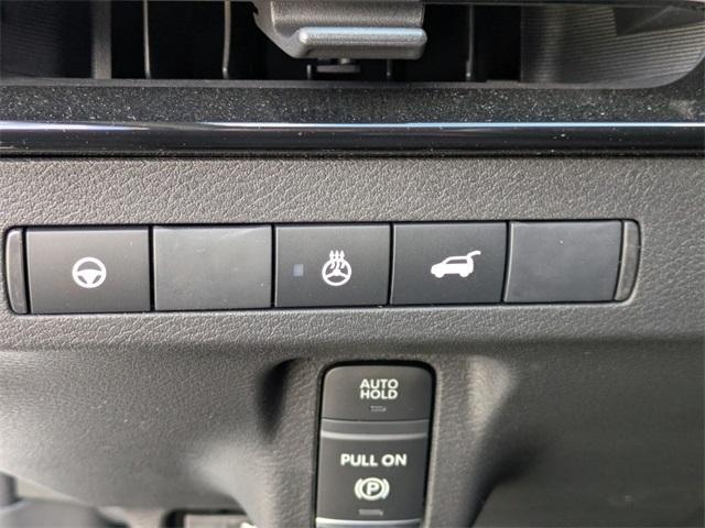 Photo of 2025 White / Black Nissan Murano