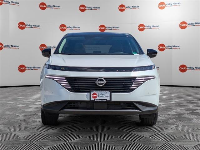 Photo of 2025 White / Black Nissan Murano