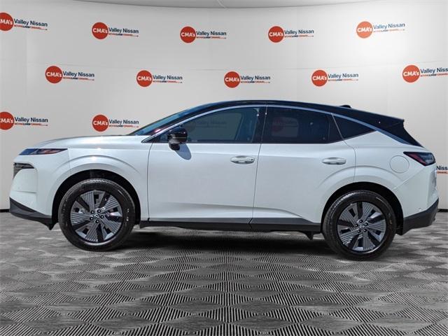 Photo of 2025 White / Black Nissan Murano