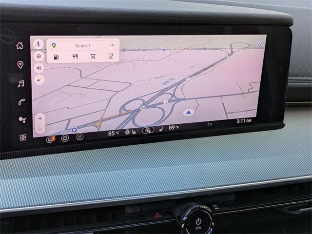 Photo of 2025 White / Black Nissan Murano