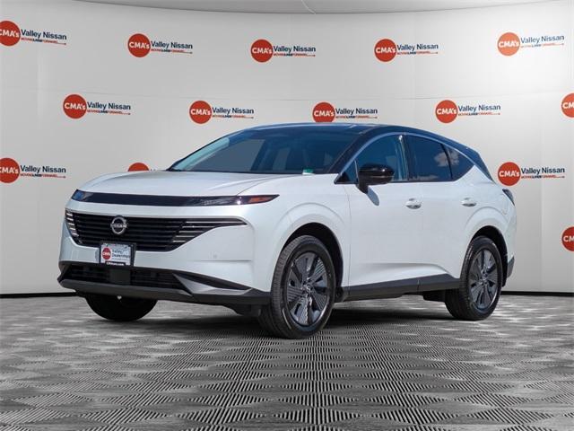 Photo of 2025 White / Black Nissan Murano