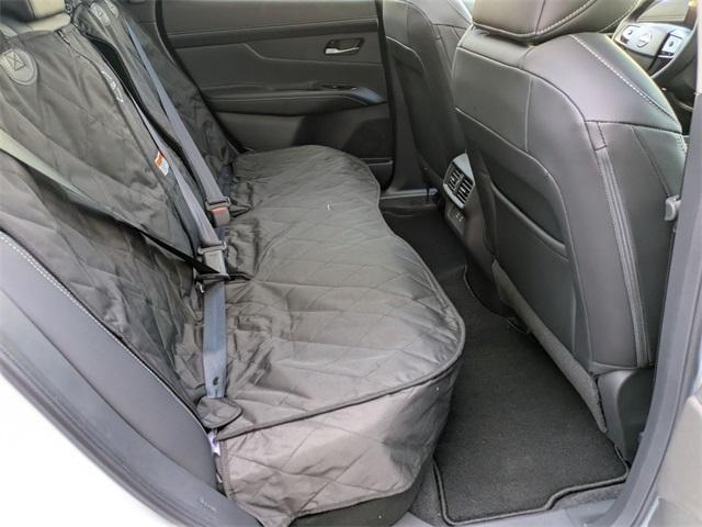 Photo of 2025 White / Black Nissan Murano