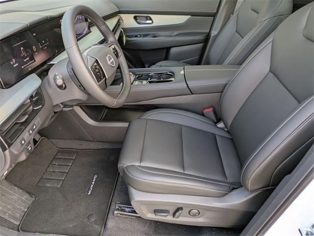 Photo of 2025 White / Black Nissan Murano