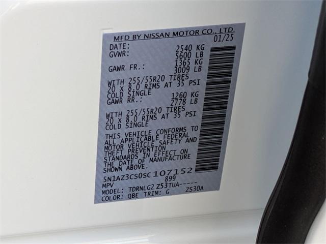 Photo of 2025 White / Black Nissan Murano