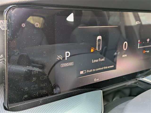 Photo of 2025 White / Black Nissan Murano