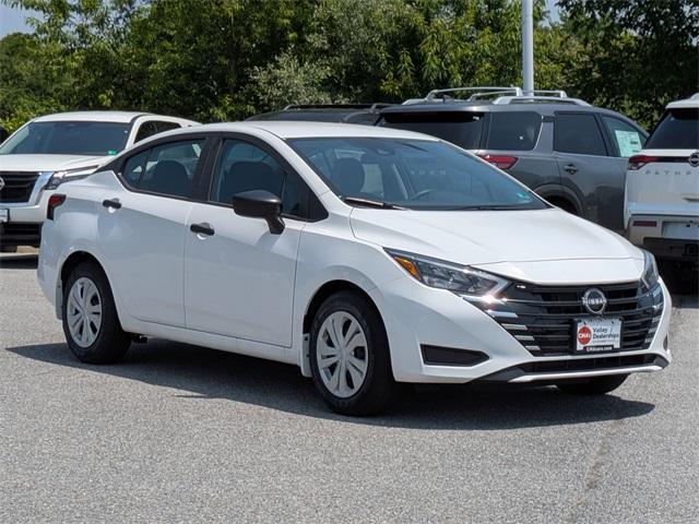 Photo of 2025 Cloud White Nissan Versa