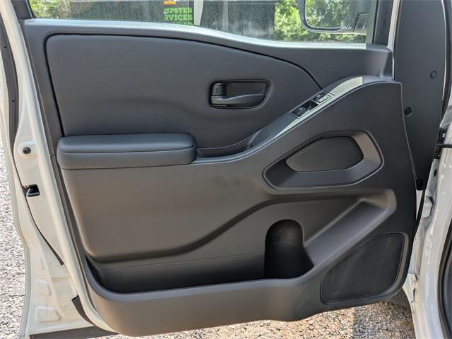 Photo of 2025 Glacier White Nissan Frontier