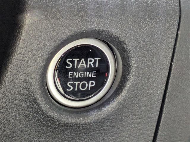 Photo of 2025 Glacier White Nissan Frontier