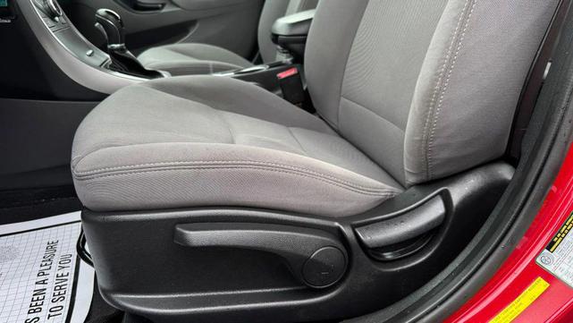 Photo of 2014 Geranium Red Hyundai ELANTRA