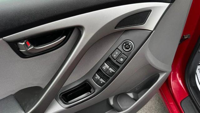 Photo of 2014 Geranium Red Hyundai ELANTRA