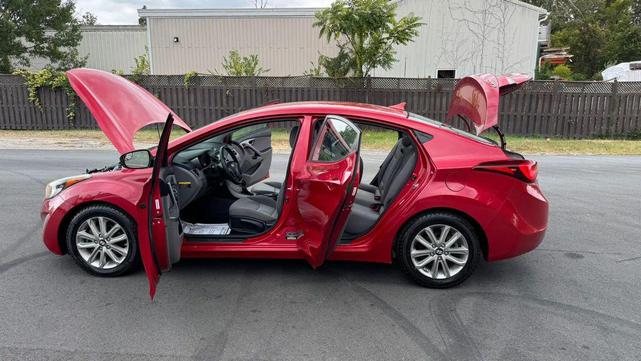 Photo of 2014 Geranium Red Hyundai ELANTRA