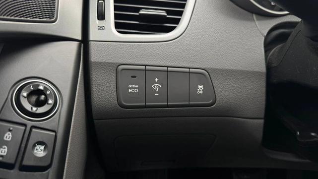 Photo of 2014 Geranium Red Hyundai ELANTRA