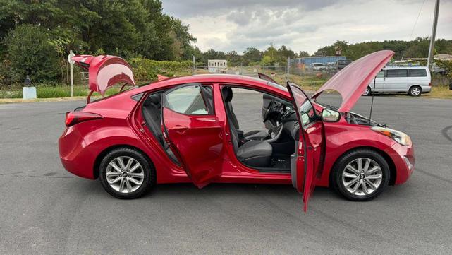 Photo of 2014 Geranium Red Hyundai ELANTRA