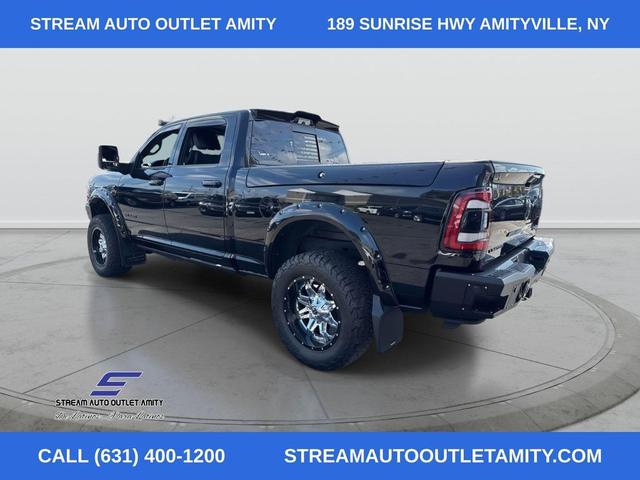 Photo of 2023 Diamond Black Crystal Pearlcoat RAM 2500