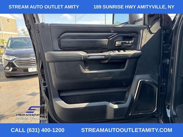 Photo of 2023 Diamond Black Crystal Pearlcoat RAM 2500