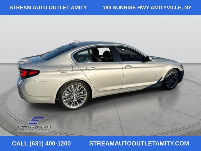Photo of 2021 Glacier Silver Metallic BMW 530