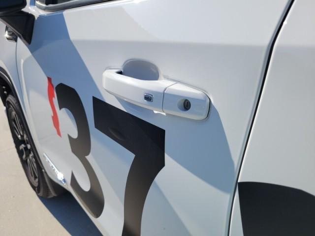 Photo of 2025 Summit White GMC Sierra 1500