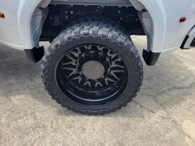 Photo of 2024 White Frost Tricoat GMC Sierra 3500
