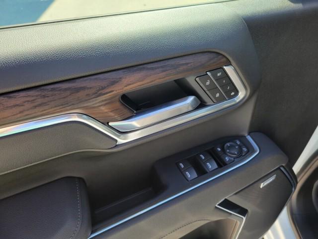 Photo of 2025 Summit White GMC Sierra 1500