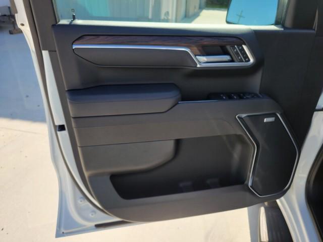 Photo of 2025 Summit White GMC Sierra 1500