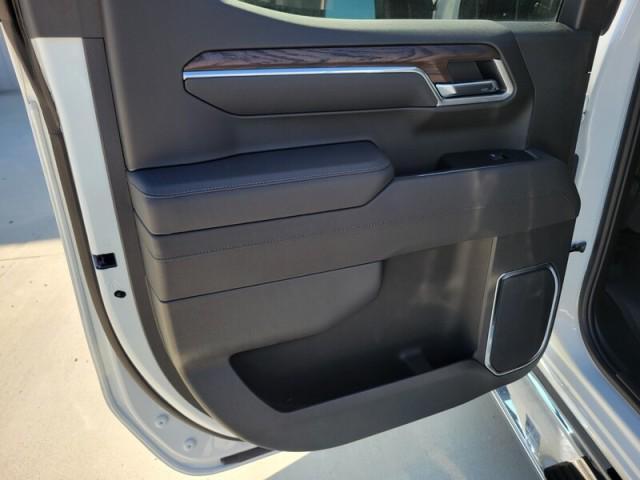 Photo of 2025 Summit White GMC Sierra 1500