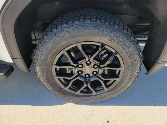 Photo of 2025 Summit White GMC Sierra 1500
