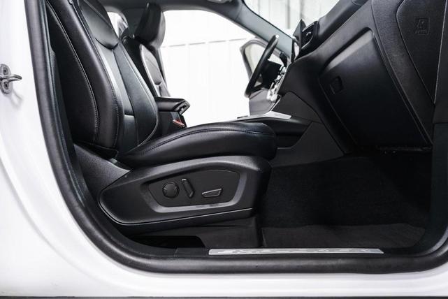 Photo of 2021 Oxford White Ford Explorer