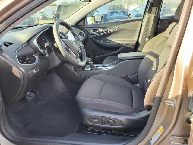 Photo of 2025 Mineral Gray Metallic Chevrolet Malibu