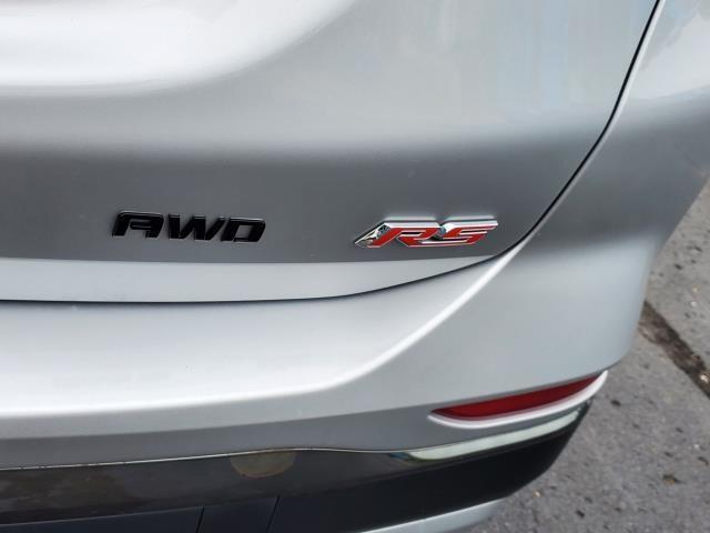 Photo of 2022 Silver Ice Metallic Chevrolet Equinox