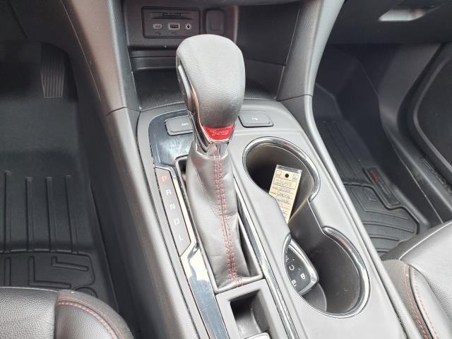 Photo of 2022 Silver Ice Metallic Chevrolet Equinox