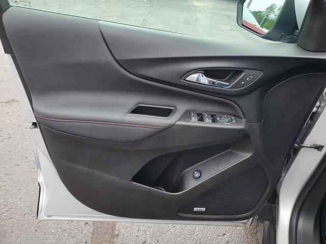Photo of 2022 Silver Ice Metallic Chevrolet Equinox