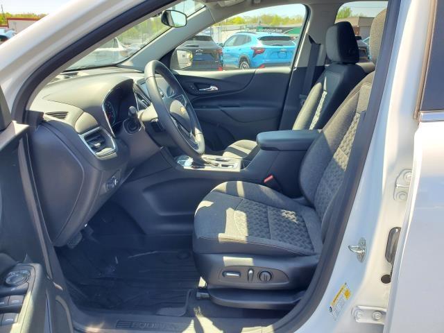 Photo of 2023 Summit White Chevrolet Equinox