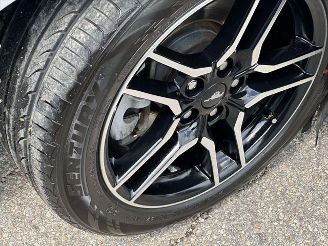 Photo of 2019 Ingot Silver Metallic Ford Mustang