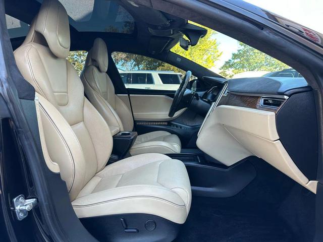 Photo of 2016 Black Tesla Model S