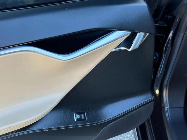 Photo of 2016 Black Tesla Model S