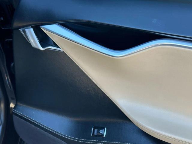 Photo of 2016 Black Tesla Model S