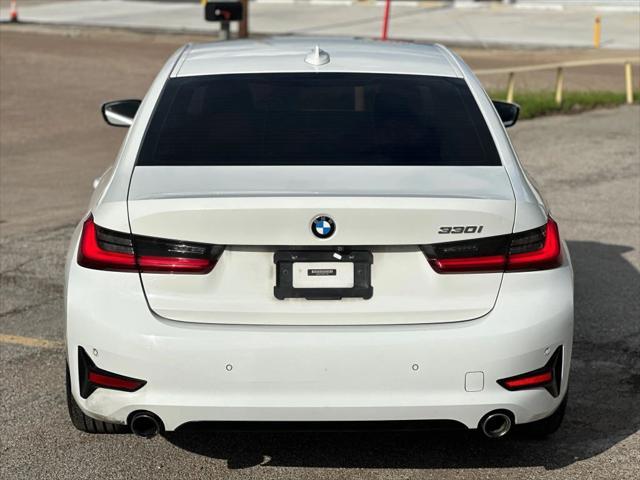 Photo of 2019 White BMW 330