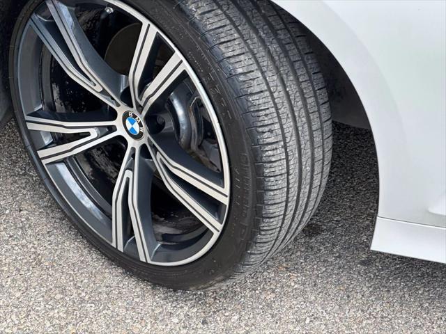 Photo of 2019 White BMW 330