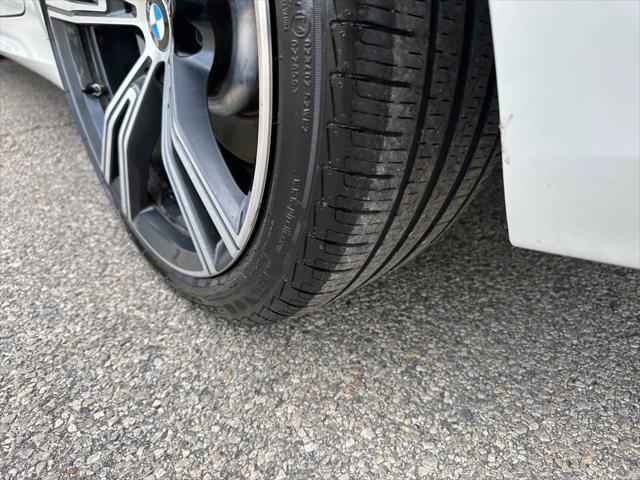 Photo of 2019 White BMW 330