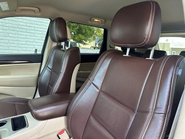 Photo of 2015 Brilliant Black Crystal Pearlcoat Jeep Grand Cherokee
