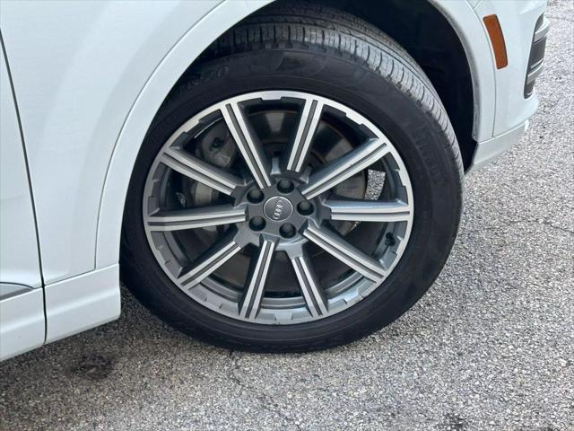 Photo of 2018 White Audi Q7