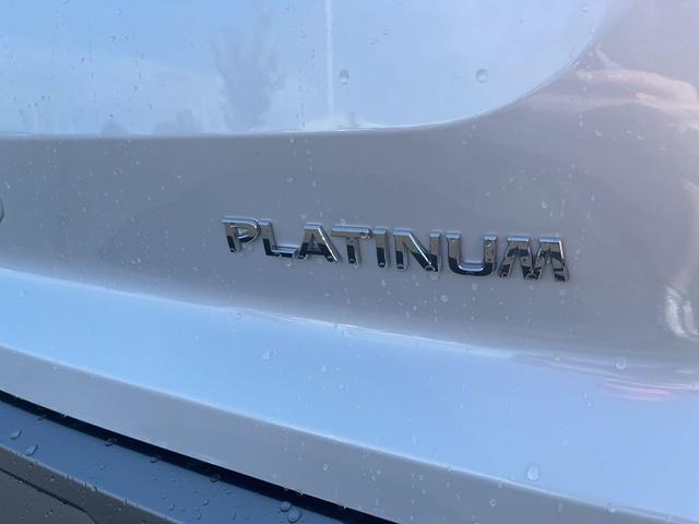 Photo of 2025 Everest White Pearl Tricoat Nissan Pathfinder