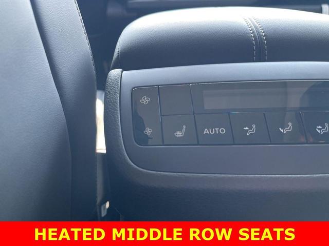 Photo of 2025 Everest White Pearl Tricoat Nissan Pathfinder