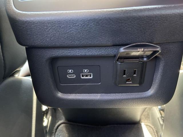 Photo of 2025 Everest White Pearl Tricoat Nissan Pathfinder